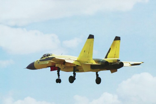 Máy bay chiến đấu nguyên mẫu J-15 số hiệu 557 sử dụng động cơ Thái Hành do Trung Quốc tự sản xuất.